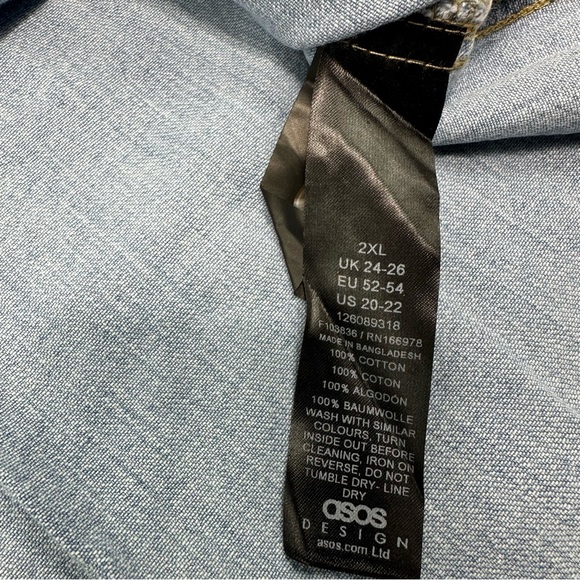 ASOS DESIGN Curve minimal denim shirt in lightwash blue - Picture 10 of 13